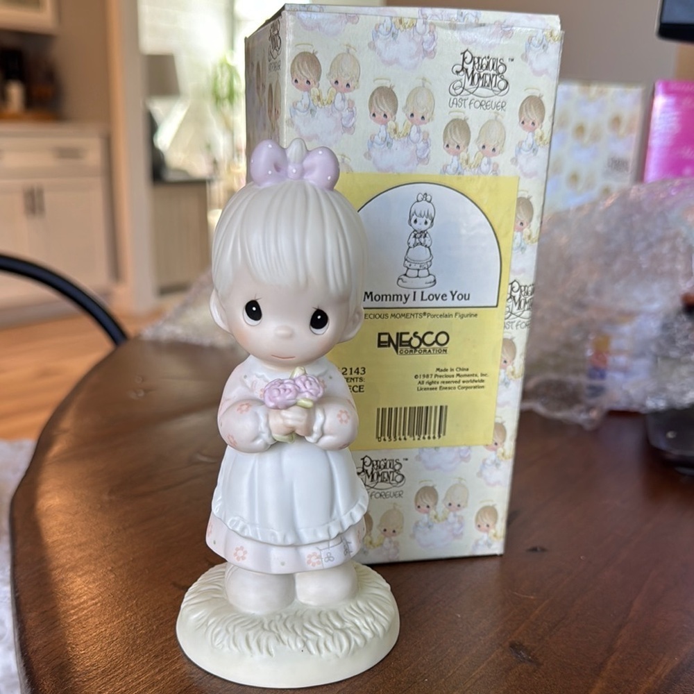 Precious Moments 'Mommy I Love You' Figurine - White and Pink
